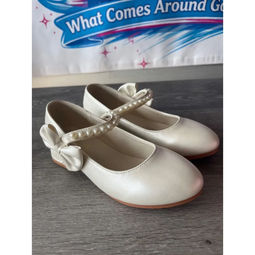 White Heels With Bow (Size 3.5)